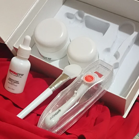 White Skincare Set - Picture 1 of 1